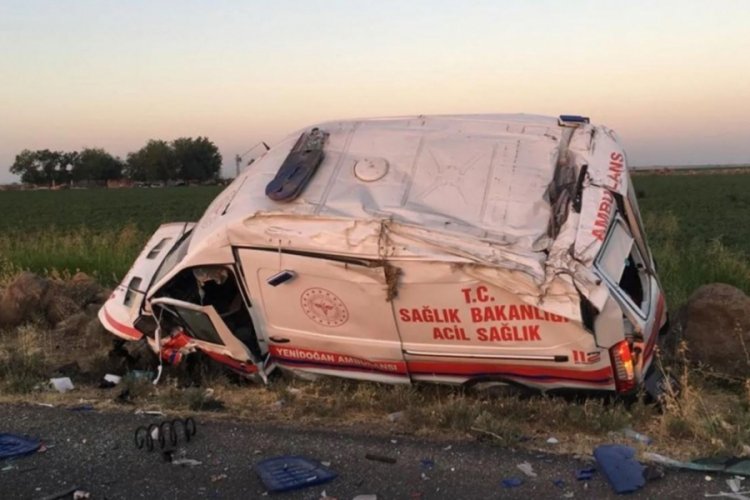 Ambulans şarampole u&ccedil;tu, yeni doğan bebek &ouml;ld&uuml;!