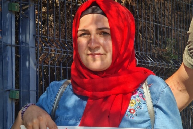 Fabrika &ouml;n&uuml;nde 'taciz' su&ccedil;laması nedeniyle eylem yapanlar işten &ccedil;ıkarıldılar
