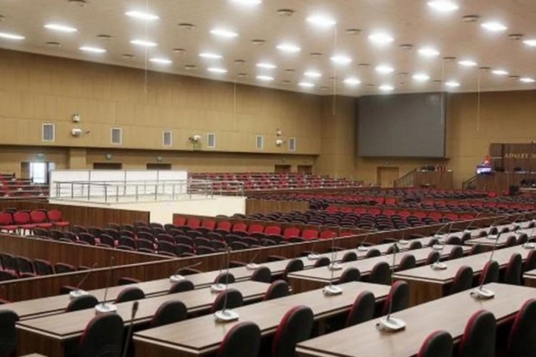 14 emekli askerin r&uuml;tbeleri s&ouml;k&uuml;lecek