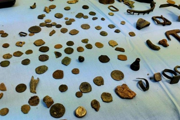 Manisa'da ka&ccedil;ak kazıya jandarmadan su&ccedil;&uuml;st&uuml;