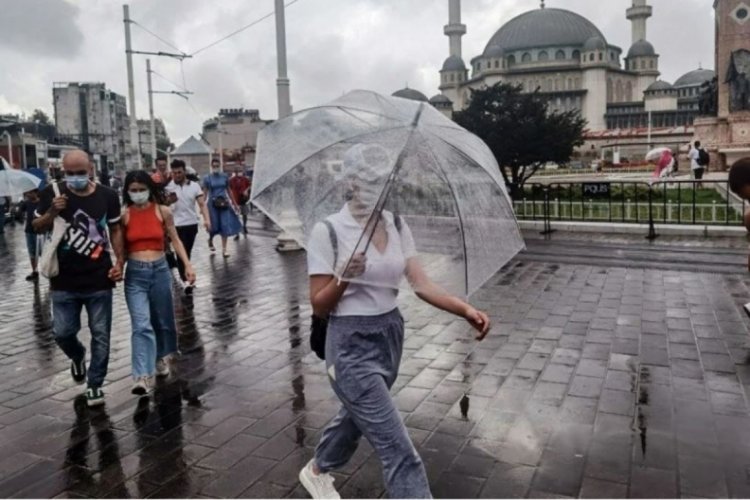 İstanbul'da aniden sağanak yağmur bastırdı