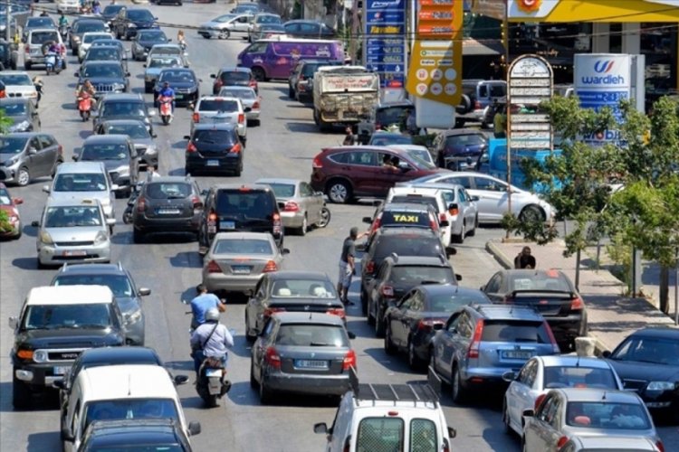 L&uuml;bnan'daki en b&uuml;y&uuml;k akaryakıt şirketi, ellerindeki akaryakıtın t&uuml;kenmesi nedeniyle kapatıldı