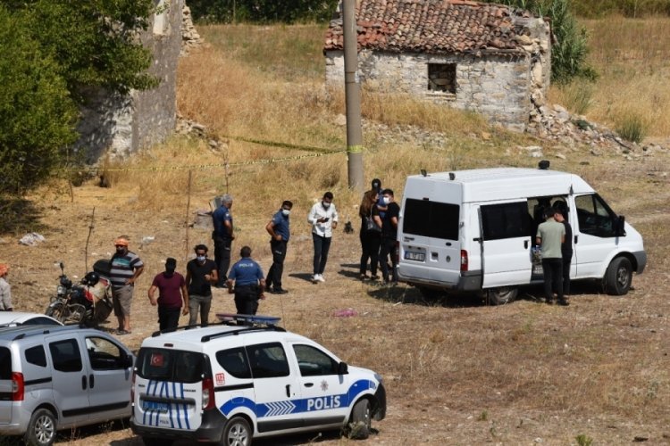 İzmir'de boş arazide erkek cesedi bulundu