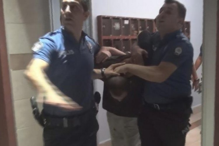 İstanbul'da madde bağımlısı gen&ccedil;, annesini rehin aldı!
