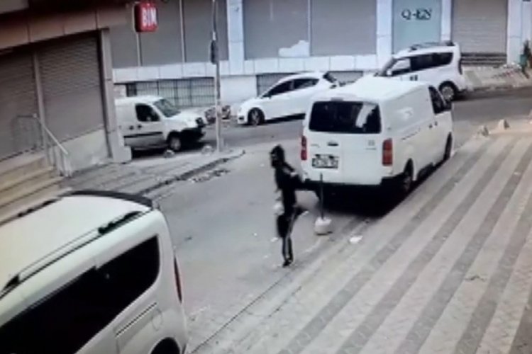 İstanbul Sultangazi'de evine giren hırsızların aracıyla evine d&ouml;nd&uuml;