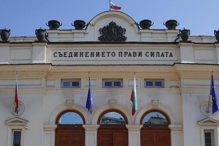 Bulgaristan'da h&uuml;k&uuml;met kurma girişimleri başarısız oldu!