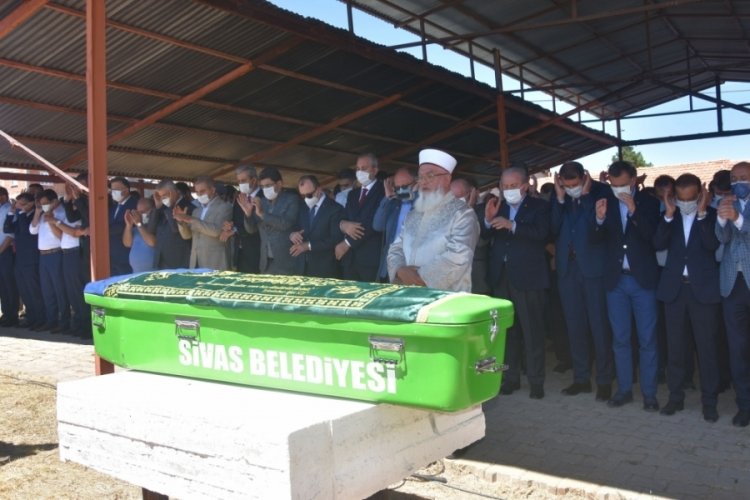 TBMM Başkanı Şentop ile Bakanlar G&uuml;l ve Muş, Sivas'ta cenazeye katıldı