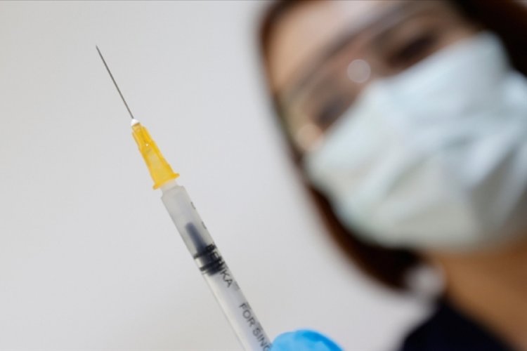 D&uuml;nya genelinde 4 milyar 880 milyon dozdan fazla Kovid-19 aşısı yapıldı