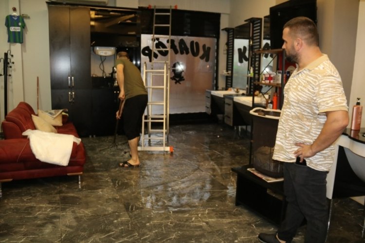 Rize'de sağanak: İş yerlerini su bastı