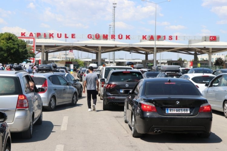 Valilikten gurbet&ccedil;ilere &ccedil;ağrı: Sınıra pazar, pazartesi, salı g&uuml;nleri gelin
