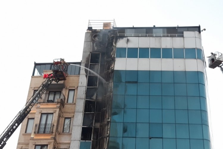 Taksim'deki yangın s&ouml;nd&uuml;r&uuml;ld&uuml;