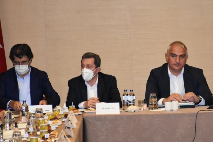 Bakan Ersoy, Marmaris'te turizm temsilcileriyle g&ouml;r&uuml;şt&uuml;