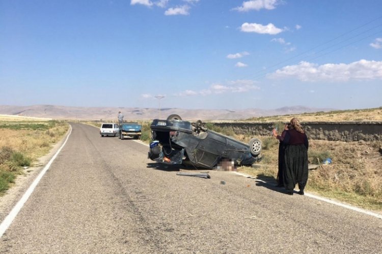 Takla atan otomobilin s&uuml;r&uuml;c&uuml;s&uuml; &ouml;ld&uuml;