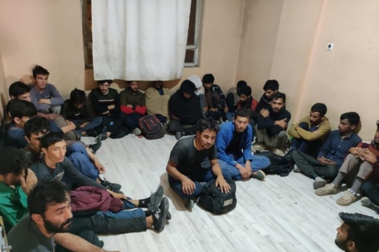 Van'da, 78 ka&ccedil;ak g&ouml;&ccedil;men yakalandı: 2 kişi g&ouml;zaltında
