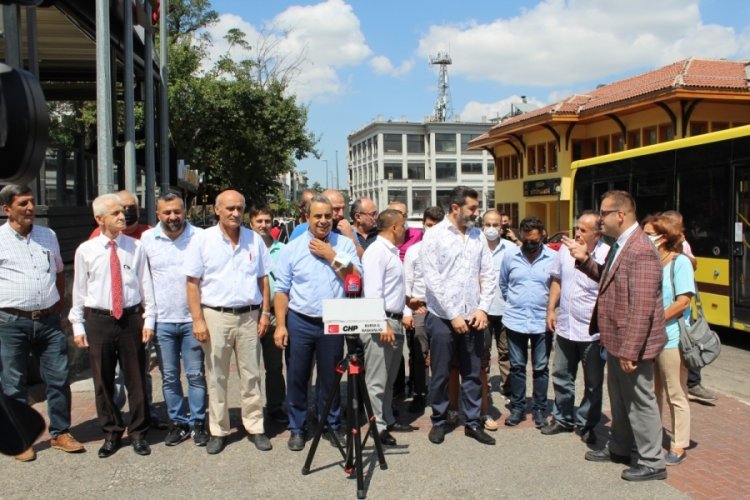 Bursa'da Vakıflar B&ouml;lge M&uuml;d&uuml;rl&uuml;ğ&uuml;'n&uuml;n kiralarını &ouml;deyemeyen esnafı icraya vermesine tepki