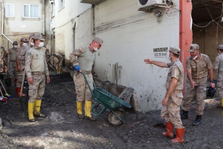 &Ouml;l&uuml; sayısının y&uuml;kseldiği Kastamonu'da &ccedil;alışmalar s&uuml;r&uuml;yor