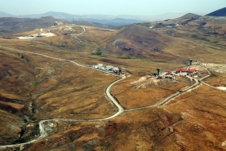 Sınırdaki 560 kilometrelik duvar, havadan g&ouml;r&uuml;nt&uuml;lendi