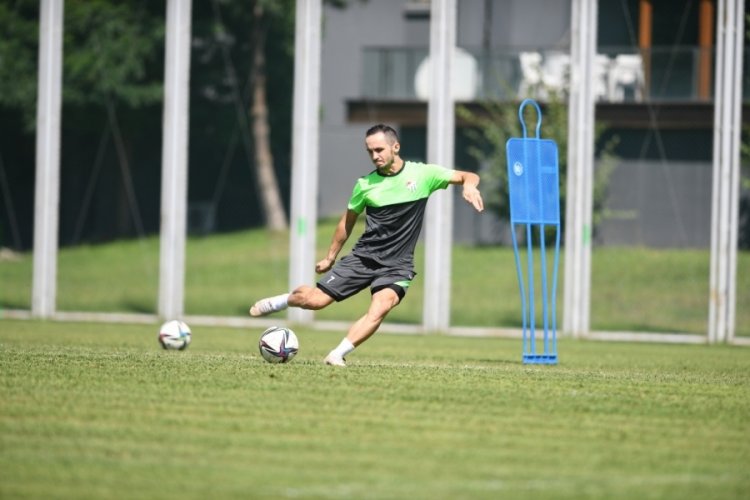 Bursaspor, Erzurumspor ma&ccedil;ı hazırlıklarına 3 eksikle devam etti