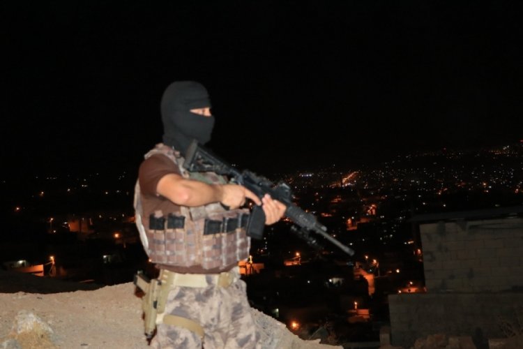 Irak ve Suriye'de g&ouml;rev alan 6 DEAŞ'lı T&uuml;rkiye'de yakalandı