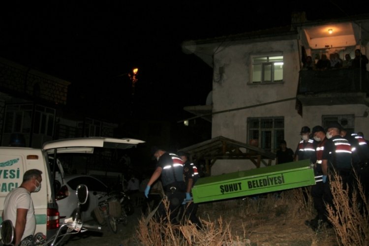 Oğlunu ve eşini &ouml;ld&uuml;r&uuml;p intihar etti!