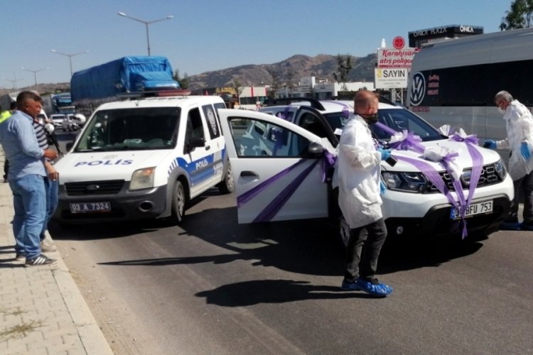 Seyir halindeki s&uuml;nnet arabasına silahlı saldırı