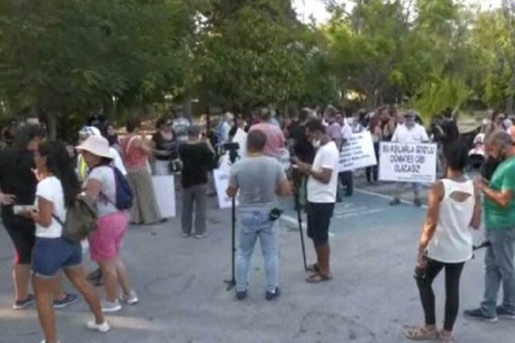 KKTC'de aşı karşıtları eylem yaptı