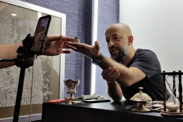 Bursa'da antikacı mezatlarını canlı yayınla yapıyor!