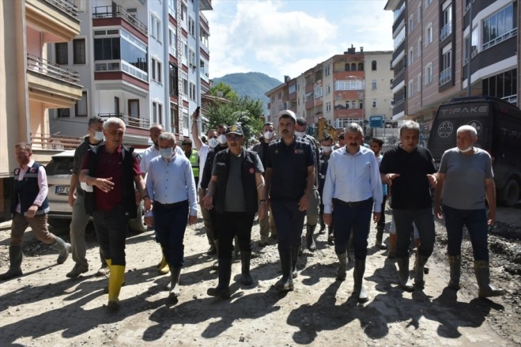 Bakanlar D&ouml;nmez ve Kurum, Kastamonu'da selden etkilenen b&ouml;lgeleri ziyaret etti