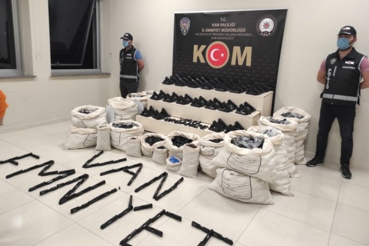 Van'da b&uuml;y&uuml;k operasyon: 1300 tabanca ele ge&ccedil;irildi