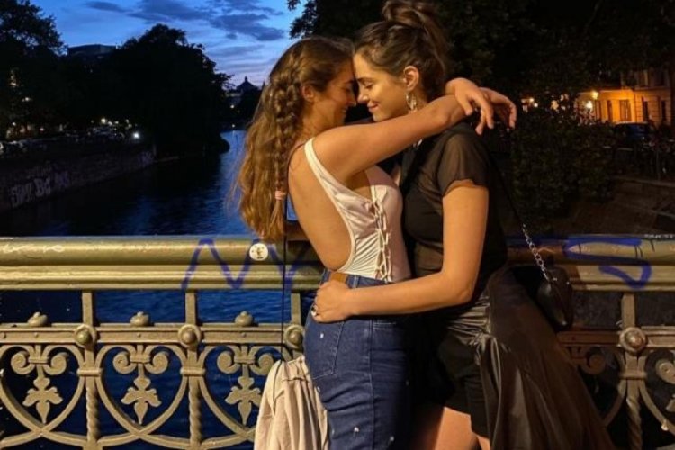 Aslı Melisa Uzun'un kız arkadaşlarıyla pozları olay yarattı