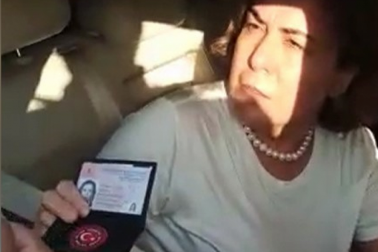 Polise, "Ekibe t&uuml;k&uuml;r&uuml;r&uuml;m, şerefsiz" diyen AK Partili Yılmaz: Maruz kaldığım hukuksuz muameleyi aziz milletimizin takdirine bırakıyorum