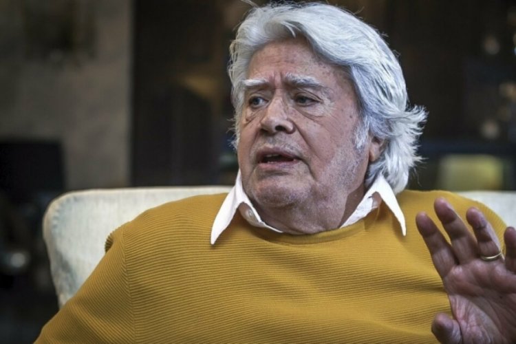 C&uuml;neyt Arkın: Tarih bilinci olan insan Amerikan tıraşı yaptırmaz, k&uuml;pe takmaz. M&uuml;ziğini dinlese bile, o k&uuml;lt&uuml;re hayranlık duymaz