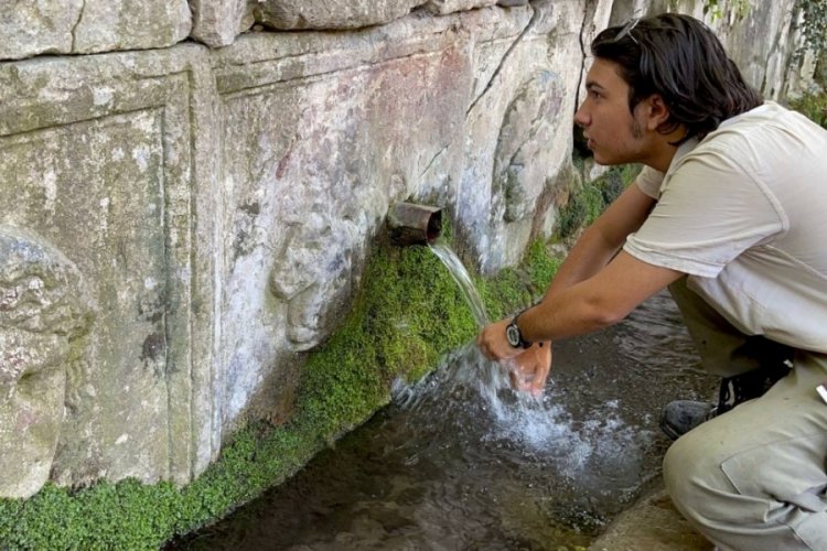 Bursa'daki 2 bin yıllık lahitten 150 yıldır su akıyor