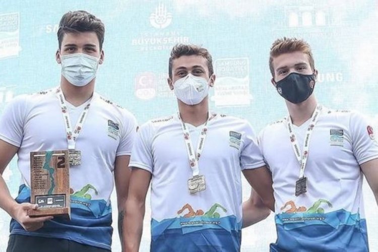 Bursa Nil&uuml;fer Belediyesporlu y&uuml;z&uuml;c&uuml;den rekor