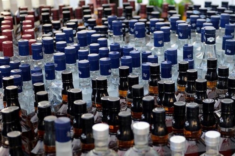 Sahte i&ccedil;ki ve ka&ccedil;ak&ccedil;ılık operasyonunda 8 zanlı yakalandı