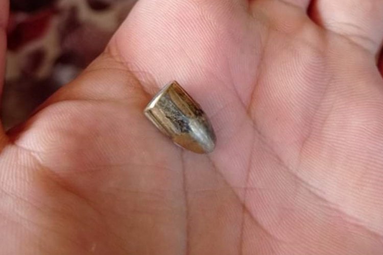&Ccedil;atıyı delen yorgun mermi odaya d&uuml;şt&uuml;