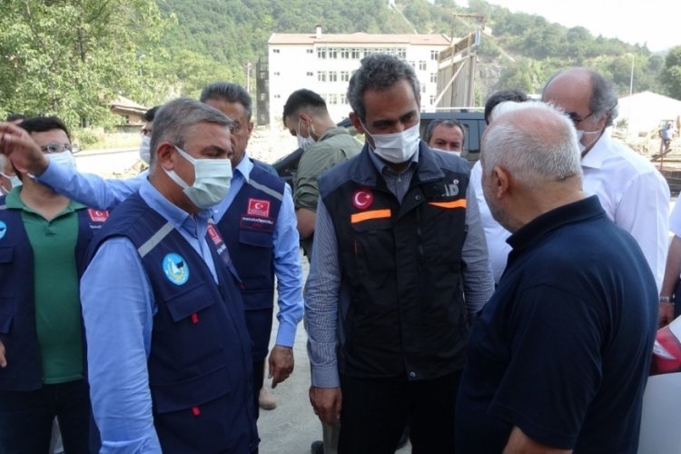 Bakan &Ouml;zer: "Selden etkilenen t&uuml;m &ouml;ğrencilerimiz ve &ouml;ğretmenlerimize tablet vereceğiz" dedi