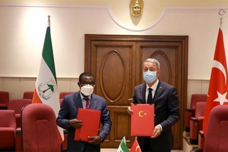 Bakan Akar, Ekvator Ginesi Savunma Bakanı ile anlaşma imzaladı