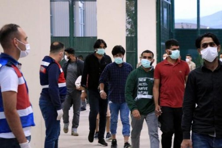 140 d&uuml;zensiz g&ouml;&ccedil;men sınır dışı edilecek