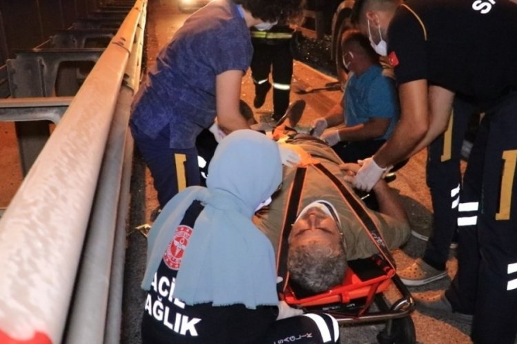 Tır, kamyonet ve yolcu otob&uuml;s&uuml;: TEM'de 3 ara&ccedil; birbirine girdi