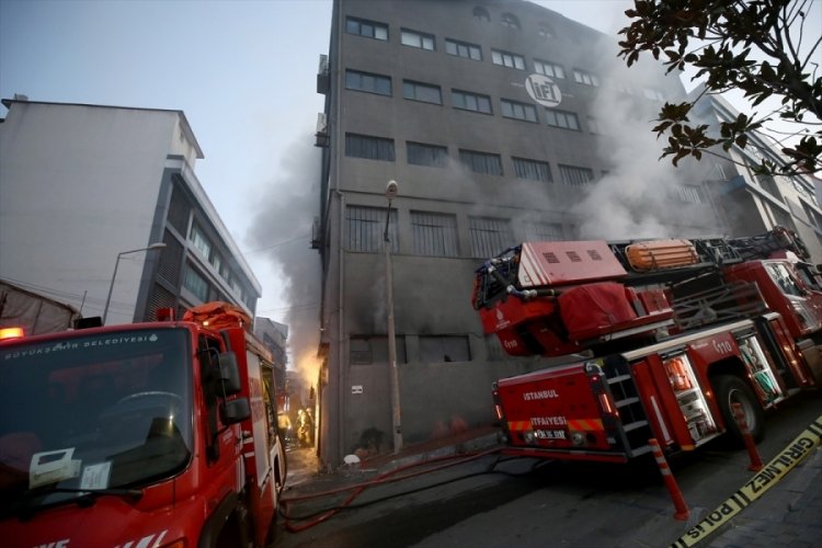 İstanbul'da ambalaj at&ouml;lyesinde korkutan yangın