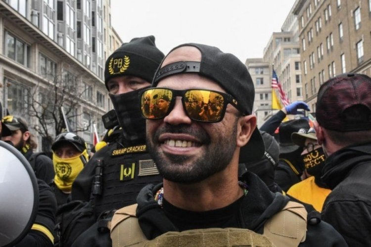 Proud Boys lideri, Black Lives Matter bayrağı yaktığı i&ccedil;in hapis cezası aldı!