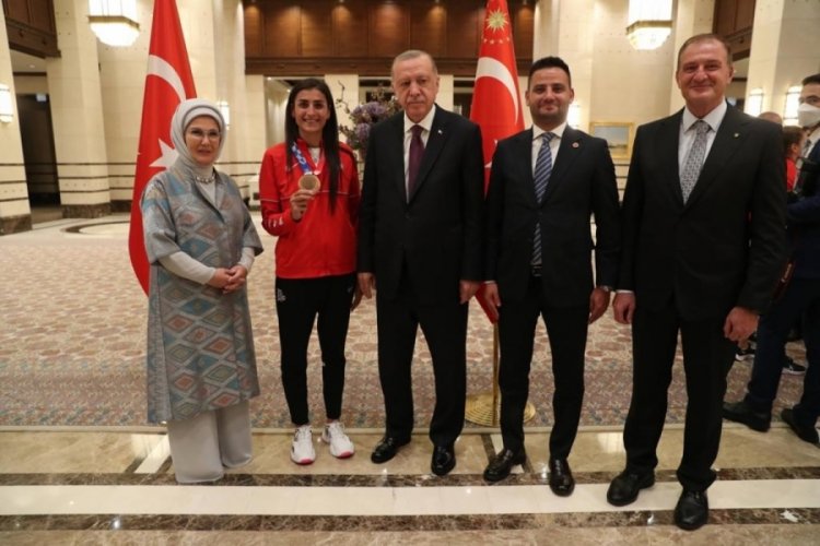 Bursa'nın gururu Hatice K&uuml;bra İlg&uuml;n Cumhurbaşkanı Erdoğan'ın konuğu oldu