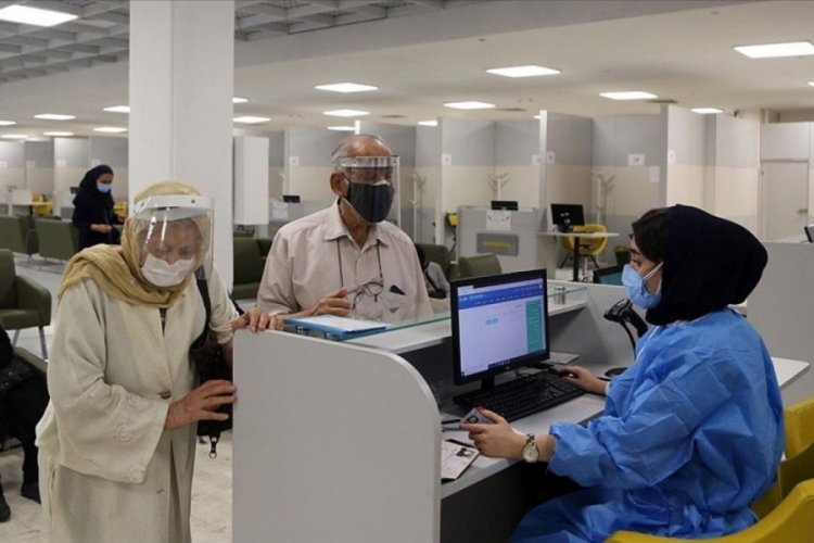 İran'da Kovid-19 kaynaklı g&uuml;nl&uuml;k can kaybında yeni rekor