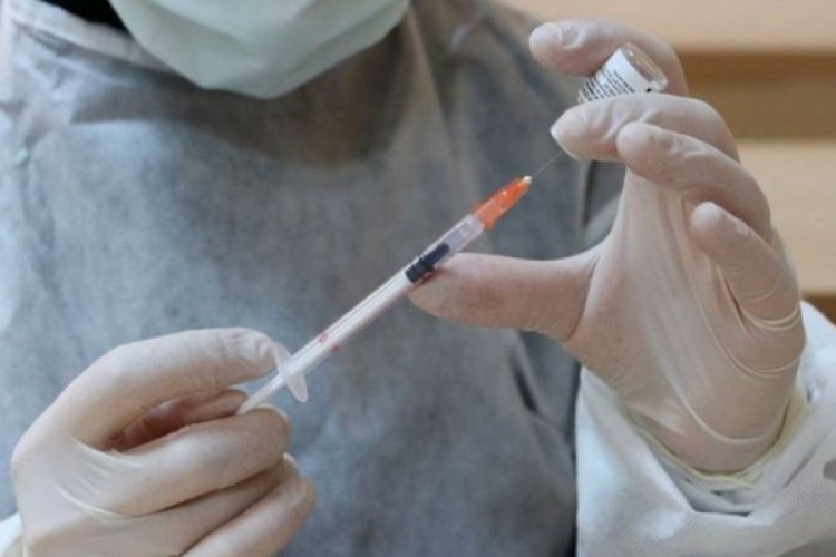 Sağlık Bakanı Koca: 18 yaş ve üstü her 4 kişiden üçü en az bir doz aşısını yaptırdı
