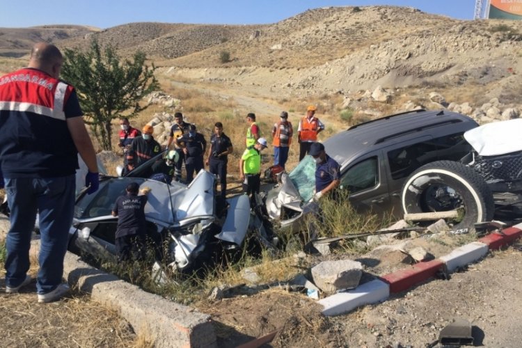 Ankara'da zincirleme kaza: 1 &ouml;l&uuml;, 6 yaralı