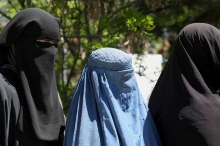 Taliban: Güçlerimiz kadınlarla nasıl konuşulacağını bilmiyor, geçici bir süre evde kalın