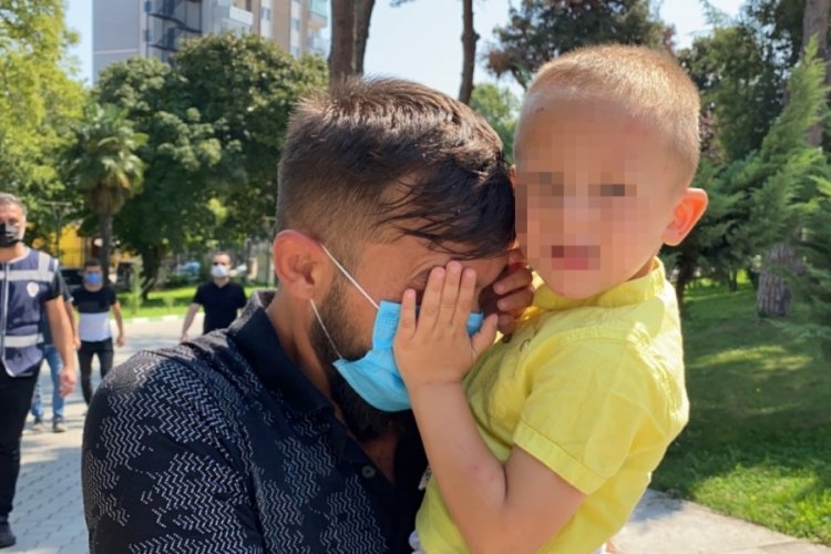 Samsun'da suçlu, yüzünü kucağındaki çocuğuna kapattırmaya çalıştı