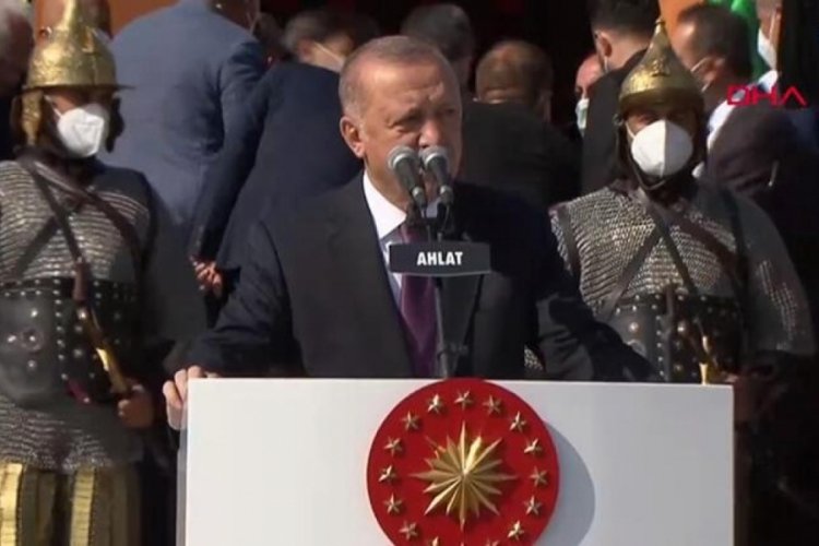 Cumhurbaşkanı Erdoğan Ahlat'ta konuştu: Hiçbir kesimin milletimize acı yaşatmasına izin vermeyeceğiz!