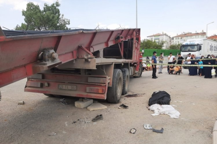 Elazığ'da motosiklet demir yüklü kamyonun altına girdi! 1 ölü, 1 yaralı